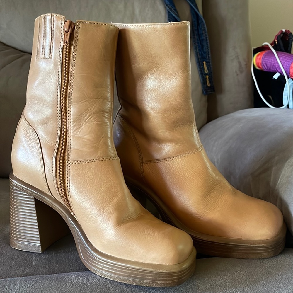 Steven Madden fantsie tan leather booties